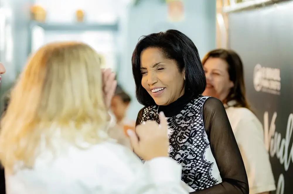 Lúcia Rosim em encontro com apoiadoras